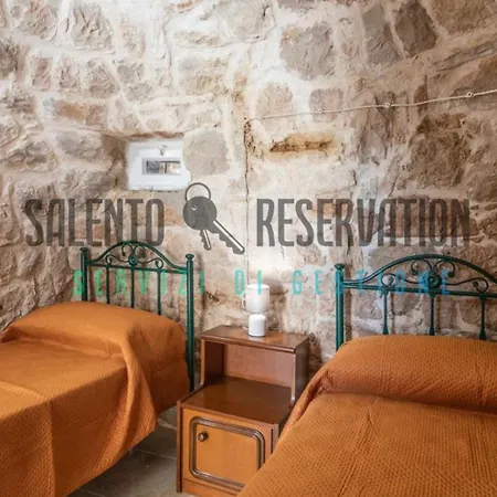 Trullo Nonno Tore * Racale